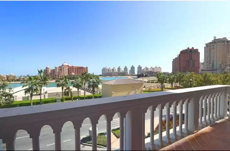Жилой Готовая недвижимость 1 спальня С/Ж Квартира  продается в Доха #16030 - 1  image 